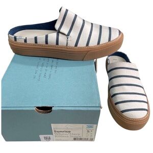 NIB TOMS Sunrise White Navy Riviera Stripe Slip-On Shoes Sz 5.5